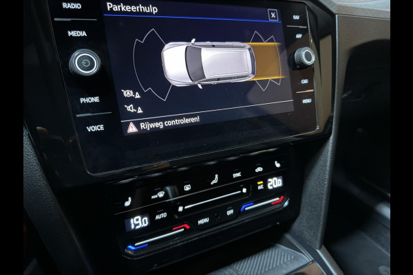Volkswagen Passat Variant 1.5 TSI Business Garantie Trekhaak ACC PDC Navi Carplay LED DAB Rijklaar