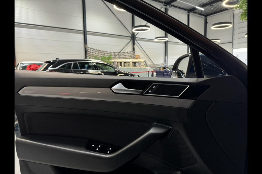 Volkswagen Passat Variant 1.5 TSI Business Garantie Trekhaak ACC PDC Navi Carplay LED DAB Rijklaar