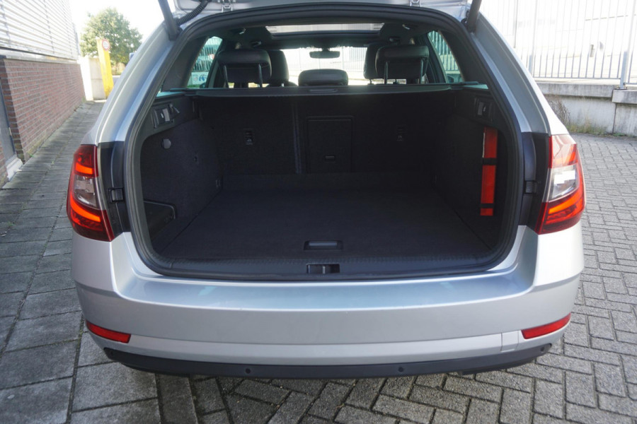 Škoda Octavia Combi 1.5 TSI Leer/Panormadak/Business Edition Plus /Dealeronderhouden