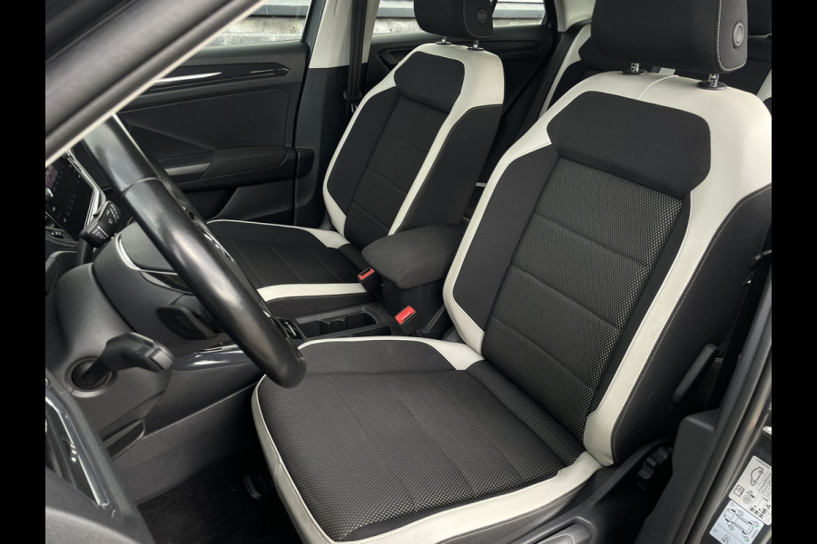 Volkswagen T-Roc 1.5 TSI Sport LED | Trekhaak | Carplay | Camera | Navi | Virtual Cockpit | PDC