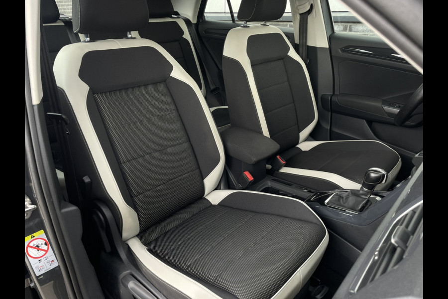 Volkswagen T-Roc 1.5 TSI Sport LED | Trekhaak | Carplay | Camera | Navi | Virtual Cockpit | PDC