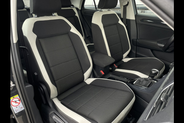 Volkswagen T-Roc 1.5 TSI Sport LED | Trekhaak | Carplay | Camera | Navi | Virtual Cockpit | PDC
