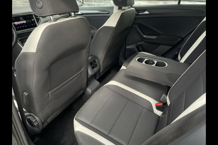 Volkswagen T-Roc 1.5 TSI Sport LED | Trekhaak | Carplay | Camera | Navi | Virtual Cockpit | PDC