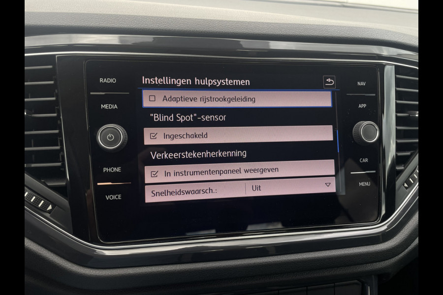 Volkswagen T-Roc 1.5 TSI Sport LED | Trekhaak | Carplay | Camera | Navi | Virtual Cockpit | PDC