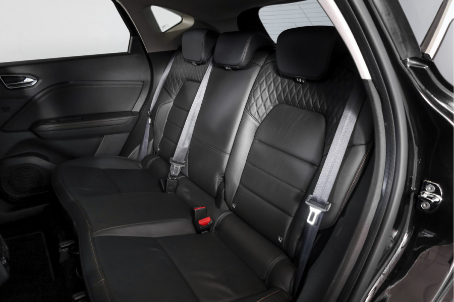 Renault Captur 1.3 TCe 155 PK Initiale Paris - Automaat | Adapt. Cruise | Bose | Stoelverw. | PDC | Camera | NAV+App. Connect | ECC | LM 18" | Afn. Trekhaak |