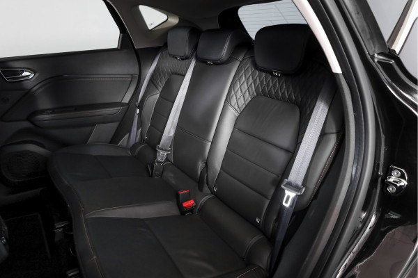 Renault Captur 1.3 TCe 155 PK Initiale Paris - Automaat | Adapt. Cruise | Bose | Stoelverw. | PDC | Camera | NAV+App. Connect | ECC | LM 18" | Afn. Trekhaak |