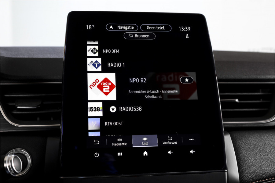 Renault Captur 1.3 TCe 155 PK Initiale Paris - Automaat | Adapt. Cruise | Bose | Stoelverw. | PDC | Camera | NAV+App. Connect | ECC | LM 18" | Afn. Trekhaak |