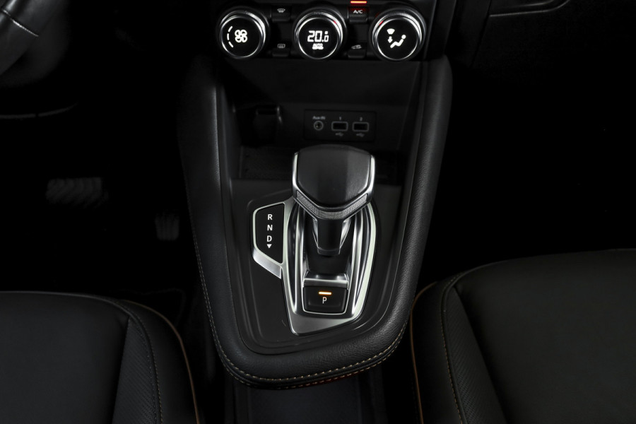 Renault Captur 1.3 TCe 155 PK Initiale Paris - Automaat | Adapt. Cruise | Bose | Stoelverw. | PDC | Camera | NAV+App. Connect | ECC | LM 18" | Afn. Trekhaak |