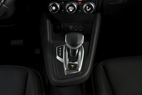 Renault Captur 1.3 TCe 155 PK Initiale Paris - Automaat | Adapt. Cruise | Bose | Stoelverw. | PDC | Camera | NAV+App. Connect | ECC | LM 18" | Afn. Trekhaak |