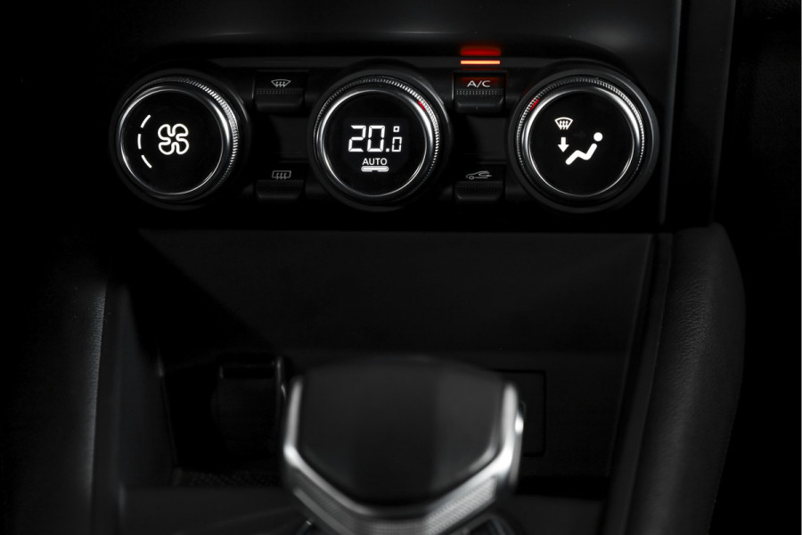 Renault Captur 1.3 TCe 155 PK Initiale Paris - Automaat | Adapt. Cruise | Bose | Stoelverw. | PDC | Camera | NAV+App. Connect | ECC | LM 18" | Afn. Trekhaak |