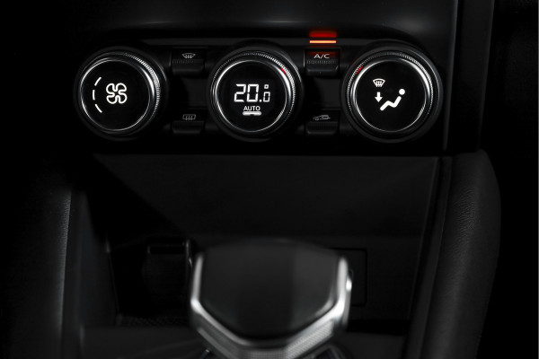 Renault Captur 1.3 TCe 155 PK Initiale Paris - Automaat | Adapt. Cruise | Bose | Stoelverw. | PDC | Camera | NAV+App. Connect | ECC | LM 18" | Afn. Trekhaak |