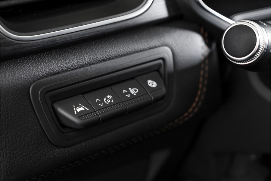 Renault Captur 1.3 TCe 155 PK Initiale Paris - Automaat | Adapt. Cruise | Bose | Stoelverw. | PDC | Camera | NAV+App. Connect | ECC | LM 18" | Afn. Trekhaak |