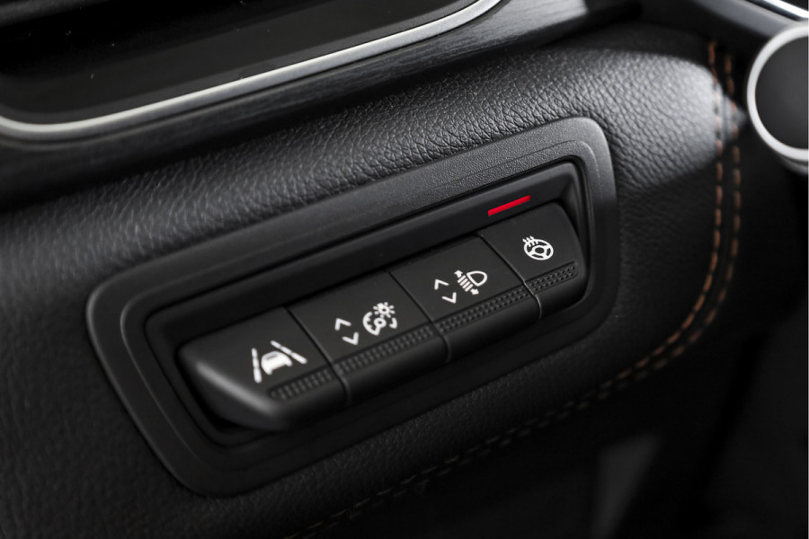 Renault Captur 1.3 TCe 155 PK Initiale Paris - Automaat | Adapt. Cruise | Bose | Stoelverw. | PDC | Camera | NAV+App. Connect | ECC | LM 18" | Afn. Trekhaak |