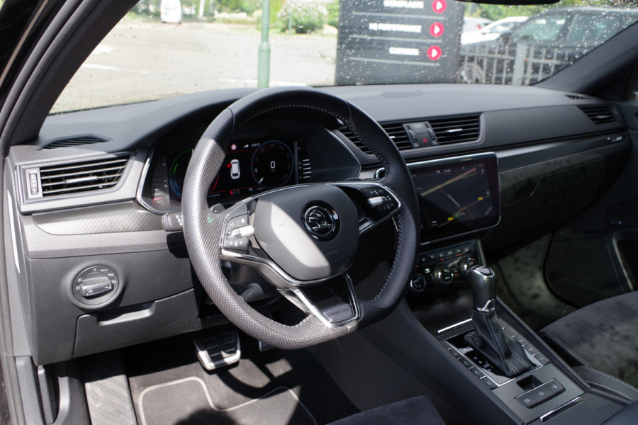 Škoda Superb Combi 1.4 TSI iV Sportline BNS 218 PK PHEV, Panoramadak, Trekhaak, DCC, 360 Camera, Canton Sound, 4 x Stoelverwarming