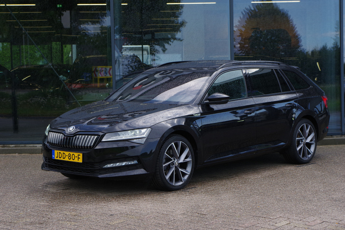 Škoda Superb Combi 1.4 TSI iV Sportline BNS 218 PK PHEV, Panoramadak, Trekhaak, DCC, 360 Camera, Canton Sound, 4 x Stoelverwarming Škoda Superb Combi 1.4 TSI iV Sportline BNS 218 PK PHEV, Panoramadak, Trekhaak, DCC, 360 Camera, Canton Sound, 4 x Stoelverwarming