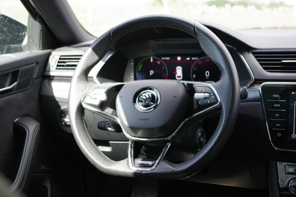 Škoda Superb Combi 1.4 TSI iV Sportline BNS 218 PK PHEV, Panoramadak, Trekhaak, DCC, 360 Camera, Canton Sound, 4 x Stoelverwarming