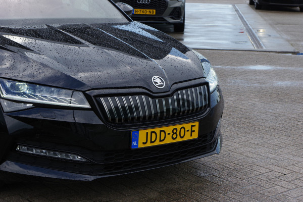 Škoda Superb Combi 1.4 TSI iV Sportline BNS 218 PK PHEV, Panoramadak, Trekhaak, DCC, 360 Camera, Canton Sound, 4 x Stoelverwarming