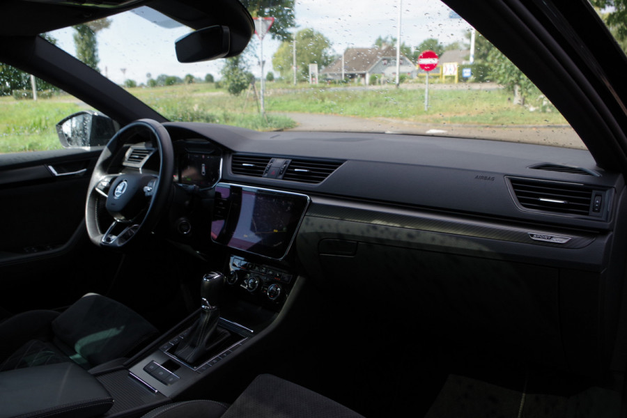 Škoda Superb Combi 1.4 TSI iV Sportline BNS 218 PK PHEV, Panoramadak, Trekhaak, DCC, 360 Camera, Canton Sound, 4 x Stoelverwarming