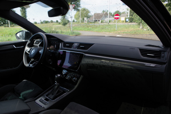 Škoda Superb Combi 1.4 TSI iV Sportline BNS 218 PK PHEV, Panoramadak, Trekhaak, DCC, 360 Camera, Canton Sound, 4 x Stoelverwarming
