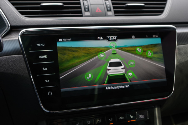 Škoda Superb Combi 1.4 TSI iV Sportline BNS 218 PK PHEV, Panoramadak, Trekhaak, DCC, 360 Camera, Canton Sound, 4 x Stoelverwarming