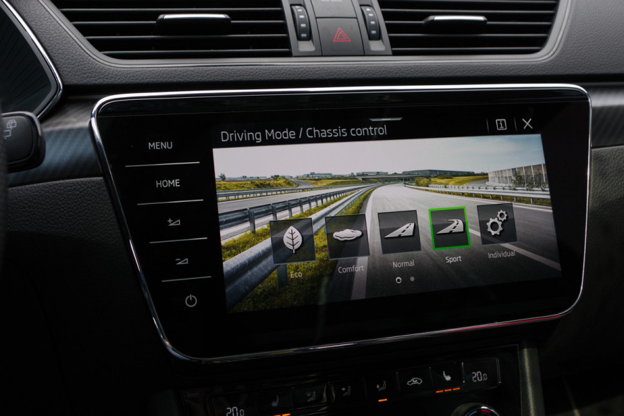 Škoda Superb Combi 1.4 TSI iV Sportline BNS 218 PK PHEV, Panoramadak, Trekhaak, DCC, 360 Camera, Canton Sound, 4 x Stoelverwarming