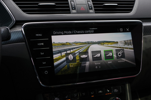 Škoda Superb Combi 1.4 TSI iV Sportline BNS 218 PK PHEV, Panoramadak, Trekhaak, DCC, 360 Camera, Canton Sound, 4 x Stoelverwarming