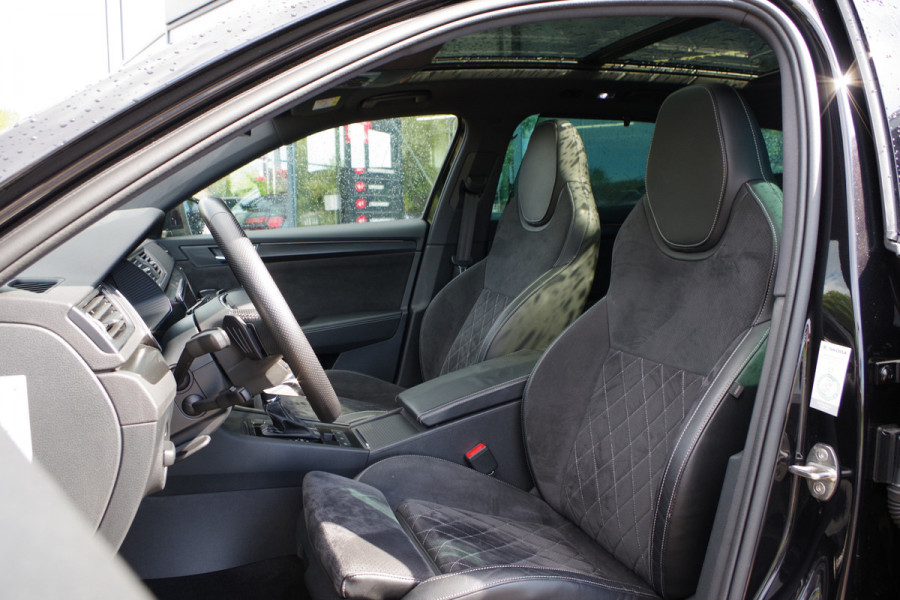 Škoda Superb Combi 1.4 TSI iV Sportline BNS 218 PK PHEV, Panoramadak, Trekhaak, DCC, 360 Camera, Canton Sound, 4 x Stoelverwarming