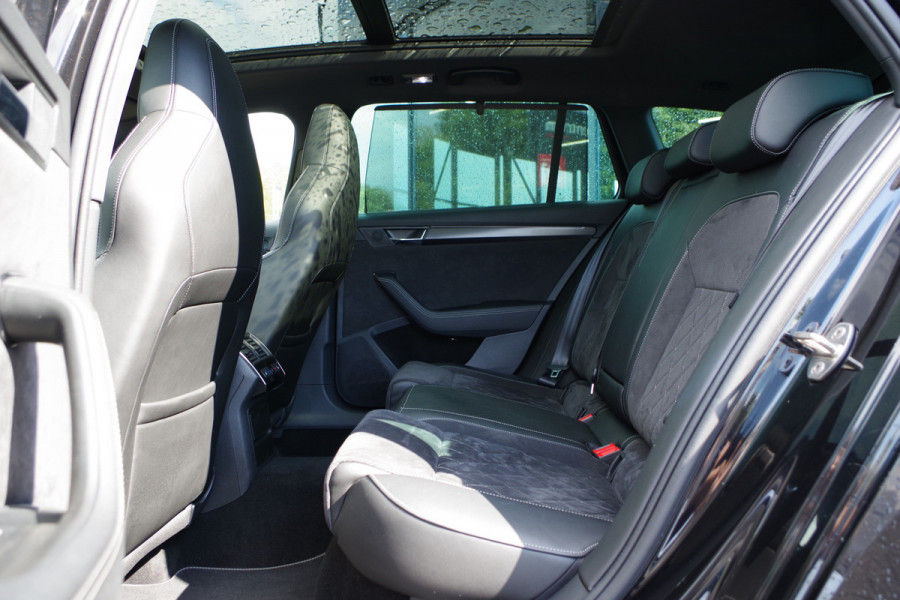 Škoda Superb Combi 1.4 TSI iV Sportline BNS 218 PK PHEV, Panoramadak, Trekhaak, DCC, 360 Camera, Canton Sound, 4 x Stoelverwarming