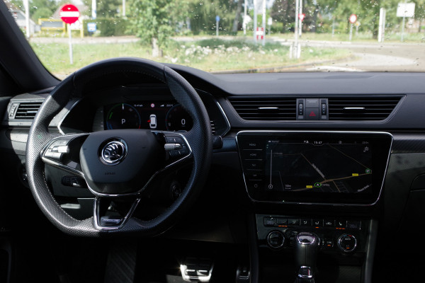 Škoda Superb Combi 1.4 TSI iV Sportline BNS 218 PK PHEV, Panoramadak, Trekhaak, DCC, 360 Camera, Canton Sound, 4 x Stoelverwarming