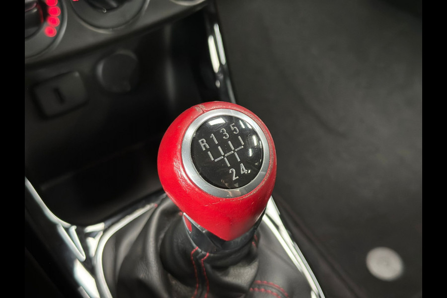 Opel ADAM 1.2 | 1/2 Leder | airco |Bluethooth | Two-tone exterieur/interieur | mooie uitvoering