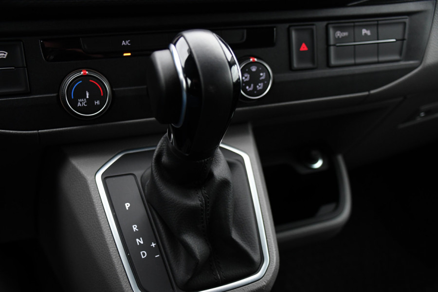 Volkswagen Transporter 2.0 TDI L2H1 Bulli Virtual, Cruise, Carplay, Automaat, Multimedia, Sensoren, 150PK, Trekhaak, LED, UNIEK!