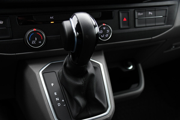 Volkswagen Transporter 2.0 TDI L2H1 Bulli Virtual, Cruise, Carplay, Automaat, Multimedia, Sensoren, 150PK, Trekhaak, LED, UNIEK!