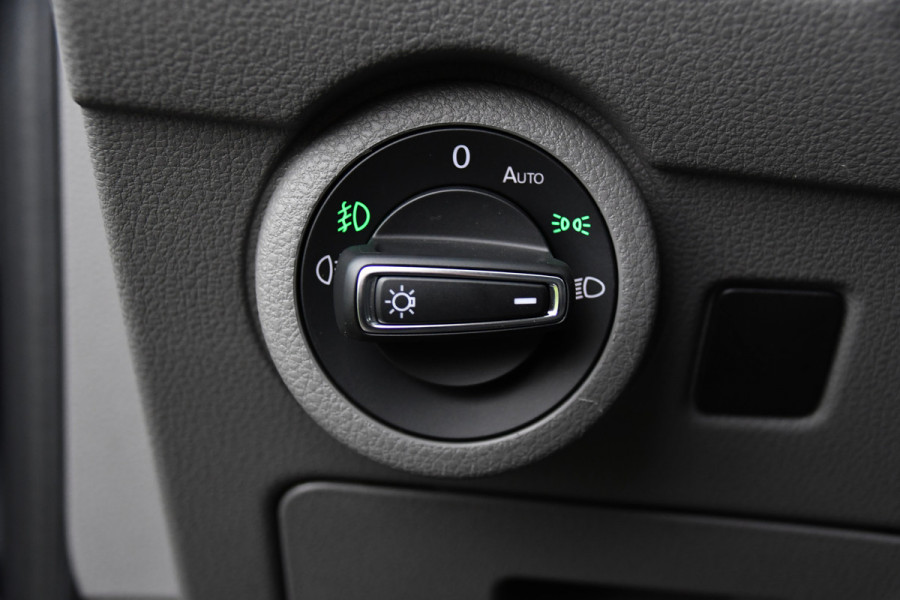 Volkswagen Transporter 2.0 TDI L2H1 Bulli Virtual, Cruise, Carplay, Automaat, Multimedia, Sensoren, 150PK, Trekhaak, LED, UNIEK!