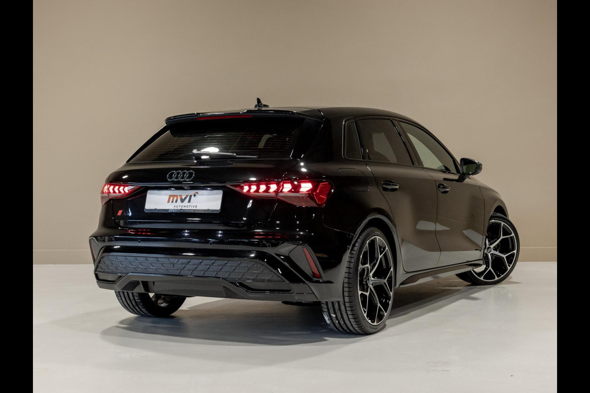 Audi A3 Sportback 35 TFSI S edition / 150pk / Panorama dak / Sonos / Achteruitrij camera / Audi A3 Sportback 35 TFSI S edition / 150pk / Panorama dak / Sonos / Achteruitrij camera /
