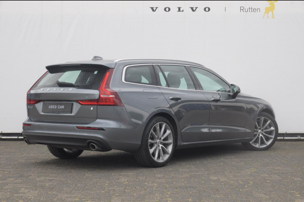 Volvo V60 T5 250PK Automaat Momentum / Adaptieve cruise control / Trekhaak / BLIS / 19" velgen / Elektrische achterklep / Stoel - en stuurwielverwarming / Lederen bekleding