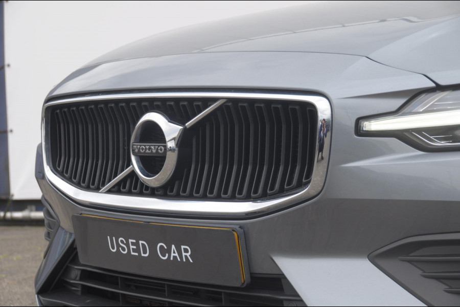 Volvo V60 T5 250PK Automaat Momentum / Adaptieve cruise control / Trekhaak / BLIS / 19" velgen / Elektrische achterklep / Stoel - en stuurwielverwarming / Lederen bekleding