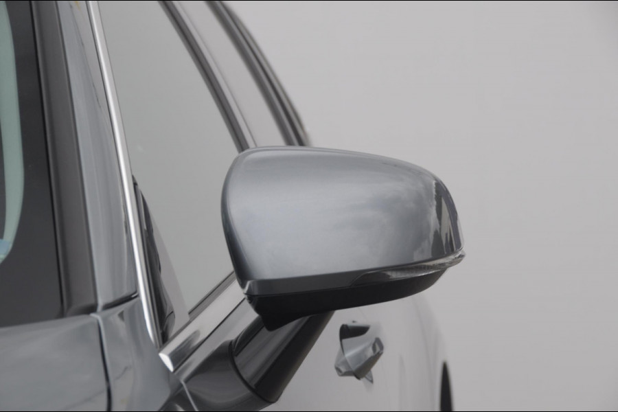 Volvo V60 T5 250PK Automaat Momentum / Adaptieve cruise control / Trekhaak / BLIS / 19" velgen / Elektrische achterklep / Stoel - en stuurwielverwarming / Lederen bekleding