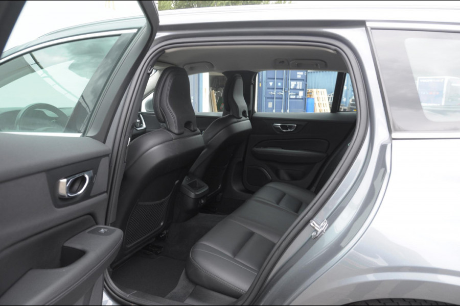 Volvo V60 T5 250PK Automaat Momentum / Adaptieve cruise control / Trekhaak / BLIS / 19" velgen / Elektrische achterklep / Stoel - en stuurwielverwarming / Lederen bekleding