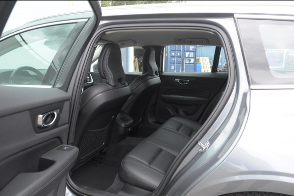 Volvo V60 T5 250PK Automaat Momentum / Adaptieve cruise control / Trekhaak / BLIS / 19" velgen / Elektrische achterklep / Stoel - en stuurwielverwarming / Lederen bekleding
