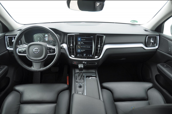 Volvo V60 T5 250PK Automaat Momentum / Adaptieve cruise control / Trekhaak / BLIS / 19" velgen / Elektrische achterklep / Stoel - en stuurwielverwarming / Lederen bekleding