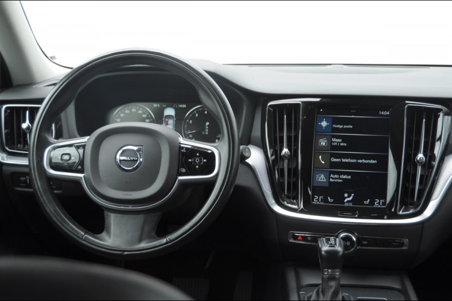 Volvo V60 T5 250PK Automaat Momentum / Adaptieve cruise control / Trekhaak / BLIS / 19" velgen / Elektrische achterklep / Stoel - en stuurwielverwarming / Lederen bekleding