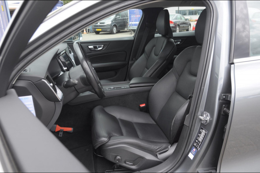 Volvo V60 T5 250PK Automaat Momentum / Adaptieve cruise control / Trekhaak / BLIS / 19" velgen / Elektrische achterklep / Stoel - en stuurwielverwarming / Lederen bekleding