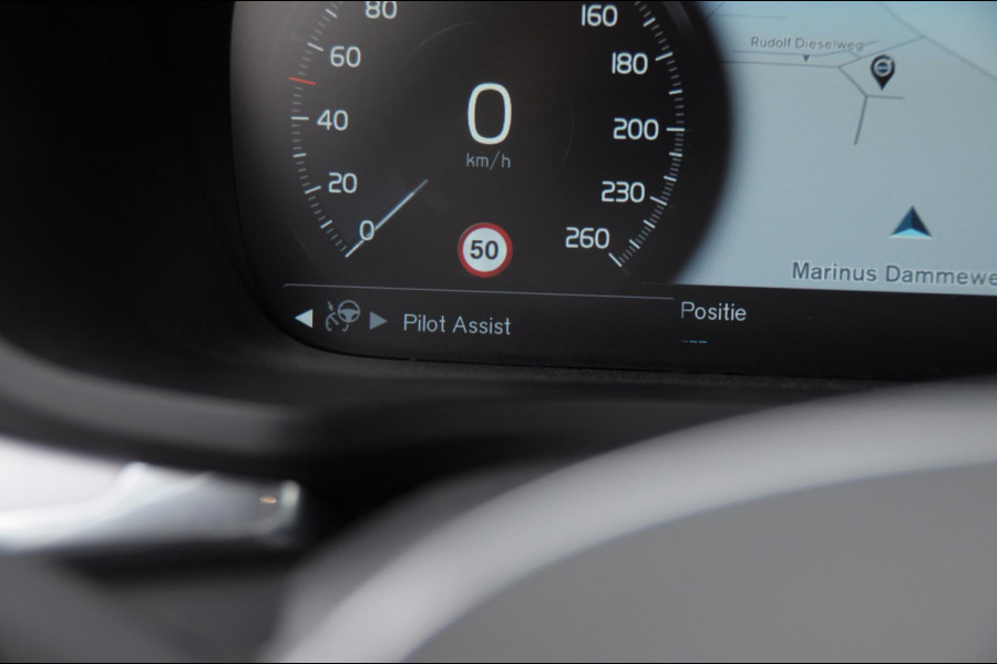Volvo V60 T5 250PK Automaat Momentum / Adaptieve cruise control / Trekhaak / BLIS / 19" velgen / Elektrische achterklep / Stoel - en stuurwielverwarming / Lederen bekleding