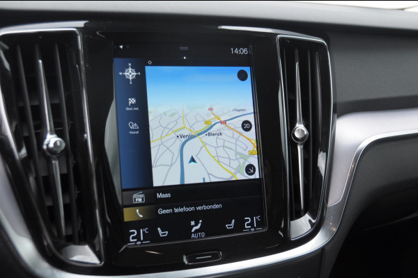 Volvo V60 T5 250PK Automaat Momentum / Adaptieve cruise control / Trekhaak / BLIS / 19" velgen / Elektrische achterklep / Stoel - en stuurwielverwarming / Lederen bekleding