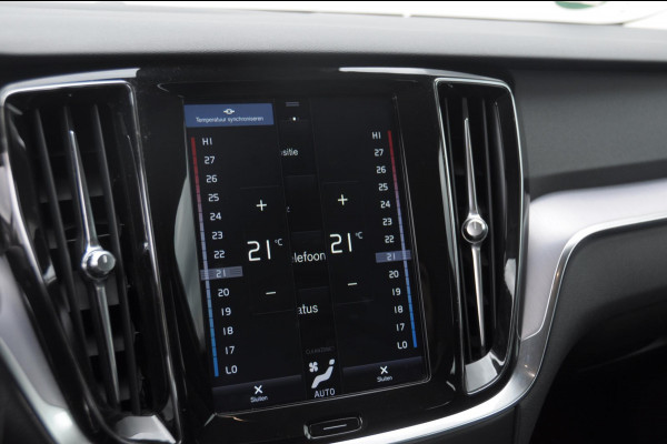 Volvo V60 T5 250PK Automaat Momentum / Adaptieve cruise control / Trekhaak / BLIS / 19" velgen / Elektrische achterklep / Stoel - en stuurwielverwarming / Lederen bekleding