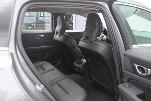 Volvo V60 T5 250PK Automaat Momentum / Adaptieve cruise control / Trekhaak / BLIS / 19" velgen / Elektrische achterklep / Stoel - en stuurwielverwarming / Lederen bekleding
