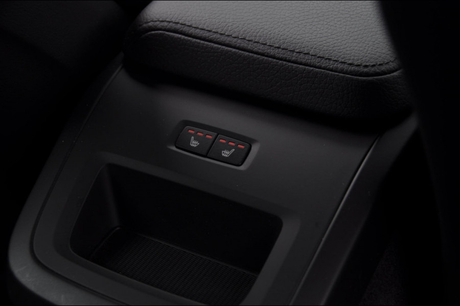 Volvo V60 T5 250PK Automaat Momentum / Adaptieve cruise control / Trekhaak / BLIS / 19" velgen / Elektrische achterklep / Stoel - en stuurwielverwarming / Lederen bekleding