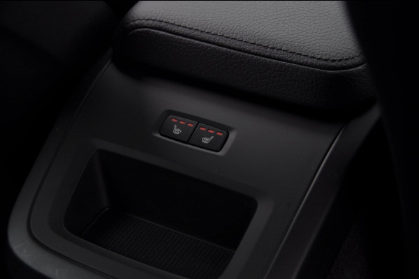 Volvo V60 T5 250PK Automaat Momentum / Adaptieve cruise control / Trekhaak / BLIS / 19" velgen / Elektrische achterklep / Stoel - en stuurwielverwarming / Lederen bekleding