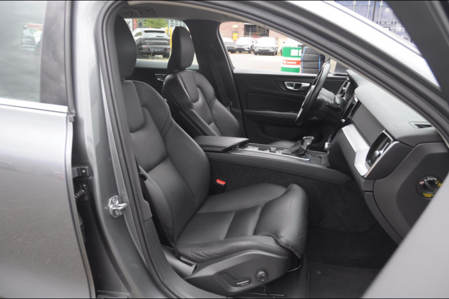 Volvo V60 T5 250PK Automaat Momentum / Adaptieve cruise control / Trekhaak / BLIS / 19" velgen / Elektrische achterklep / Stoel - en stuurwielverwarming / Lederen bekleding
