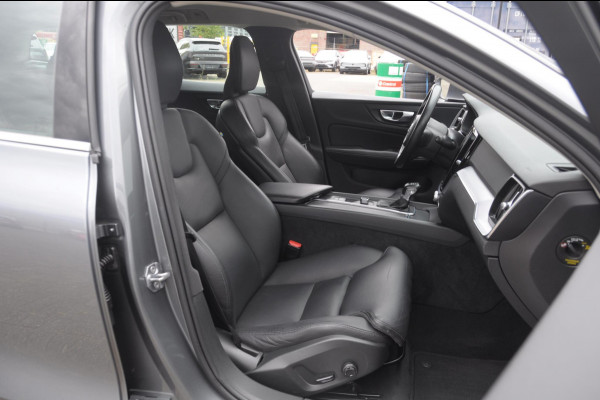 Volvo V60 T5 250PK Automaat Momentum / Adaptieve cruise control / Trekhaak / BLIS / 19" velgen / Elektrische achterklep / Stoel - en stuurwielverwarming / Lederen bekleding